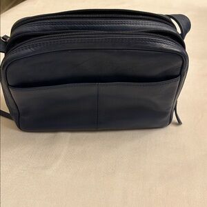 ili New York Genuine Leather Crossbody Purse